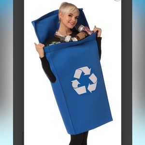 Recycling can costume